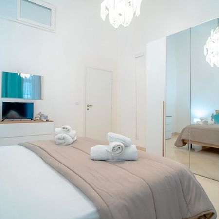 Dimora Dante 310 Apartment Bari Bagian luar foto
