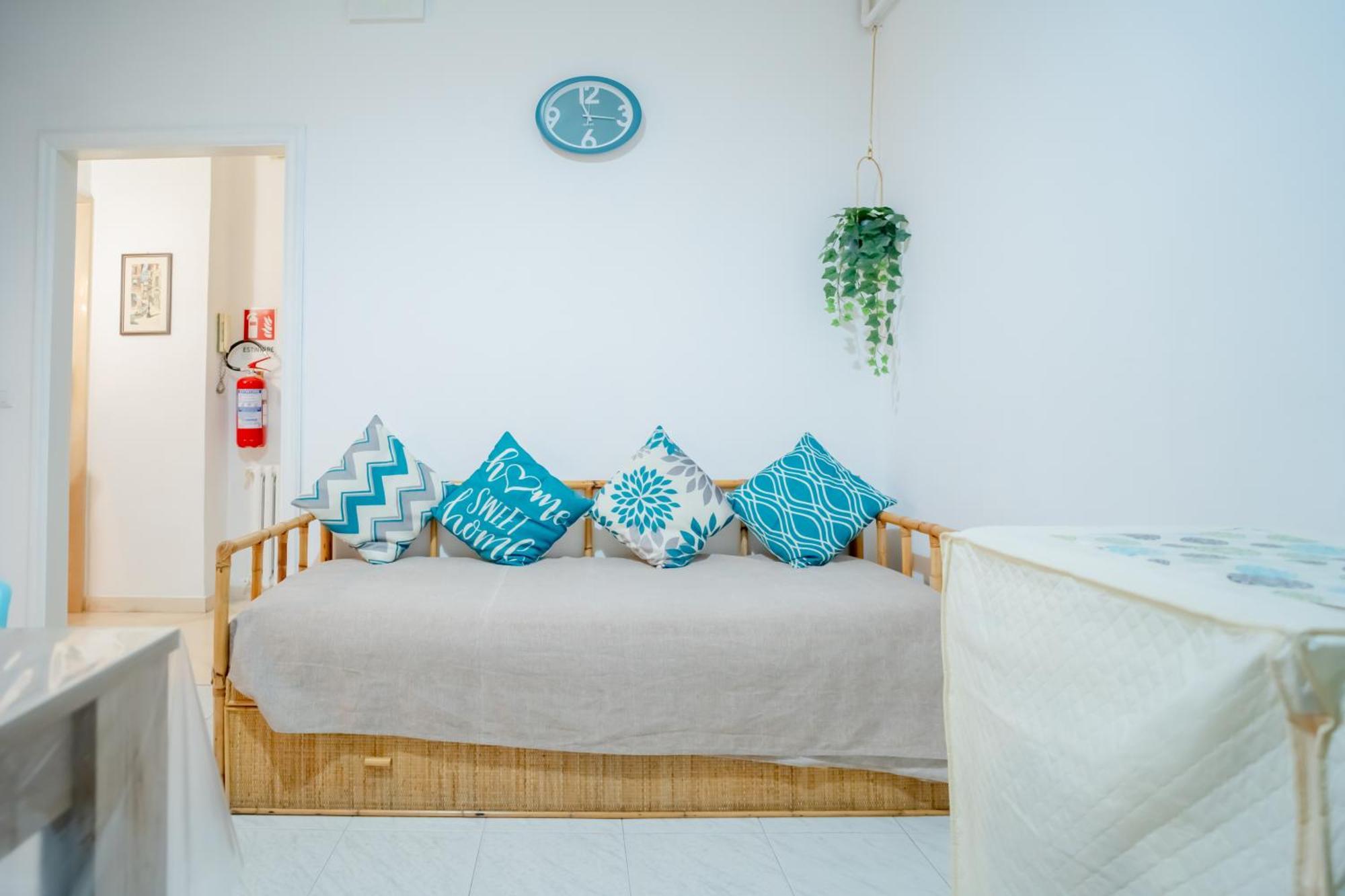 Dimora Dante 310 Apartment Bari Bagian luar foto