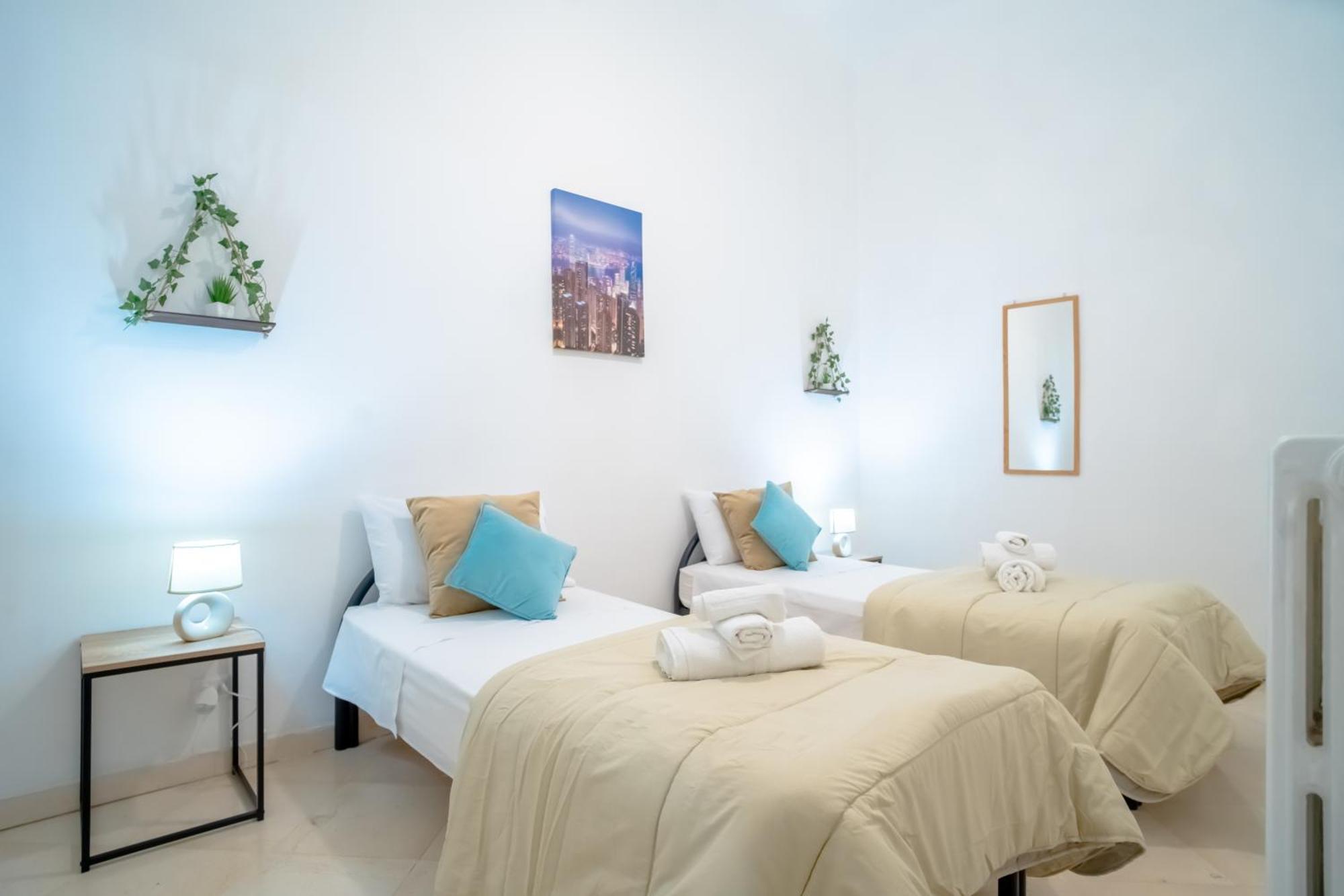 Dimora Dante 310 Apartment Bari Bagian luar foto