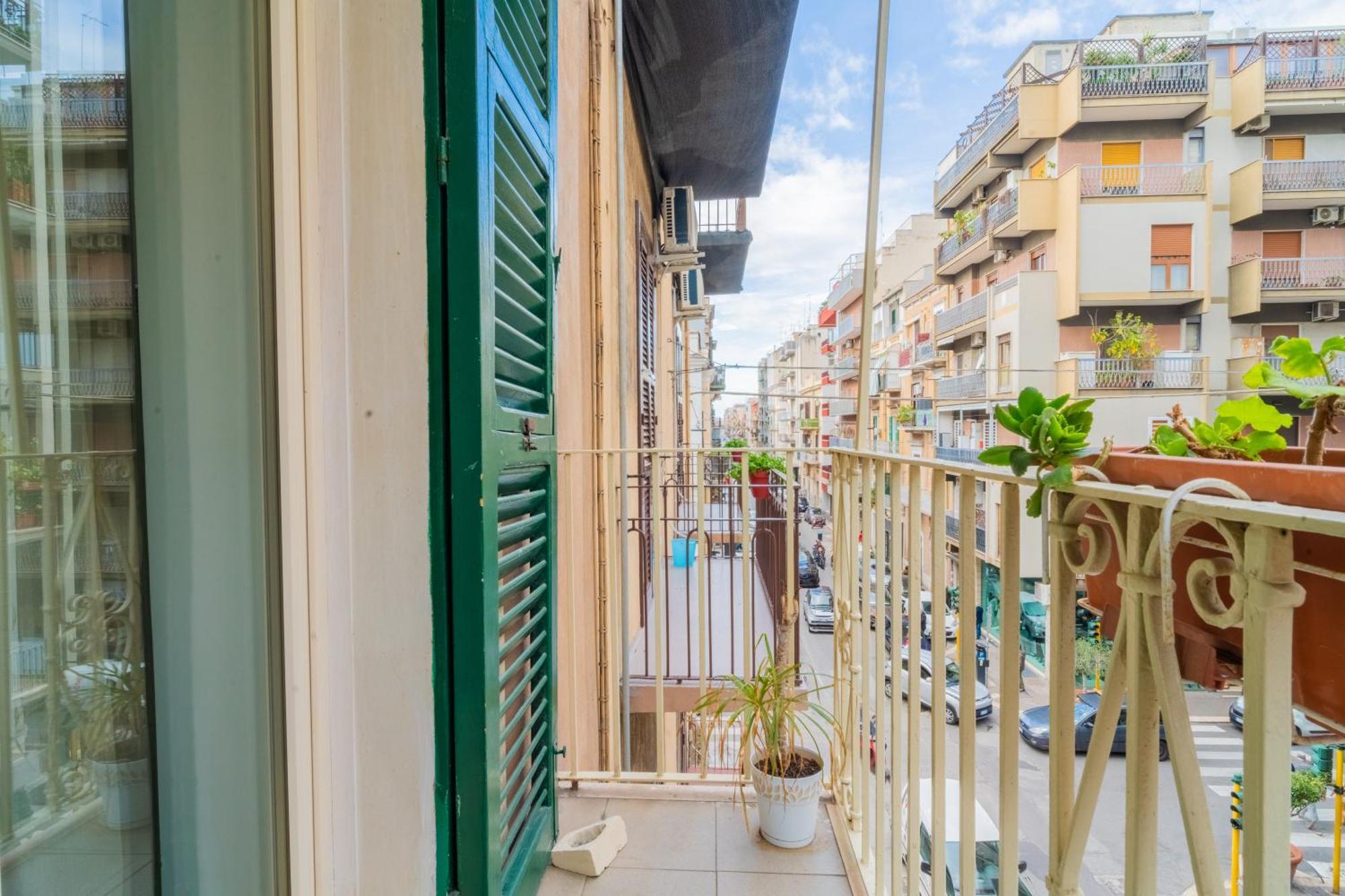 Dimora Dante 310 Apartment Bari Bagian luar foto