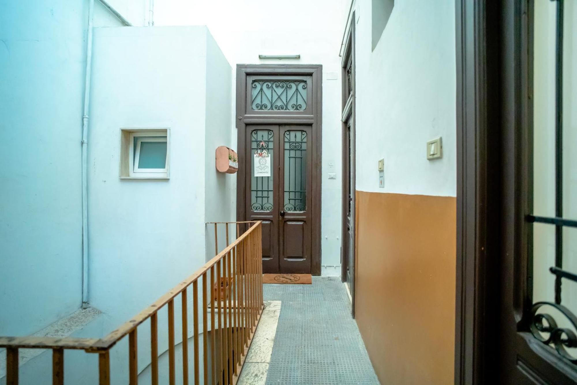 Dimora Dante 310 Apartment Bari Bagian luar foto